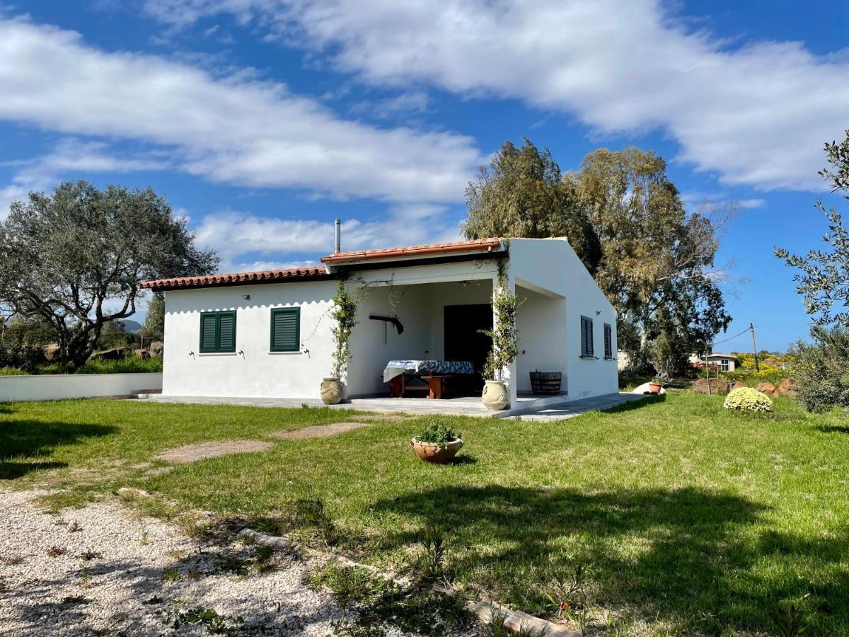 Casa Vacanze Gollei, 오로세 외부 사진